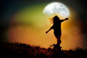 Inake-danzar-la-luna